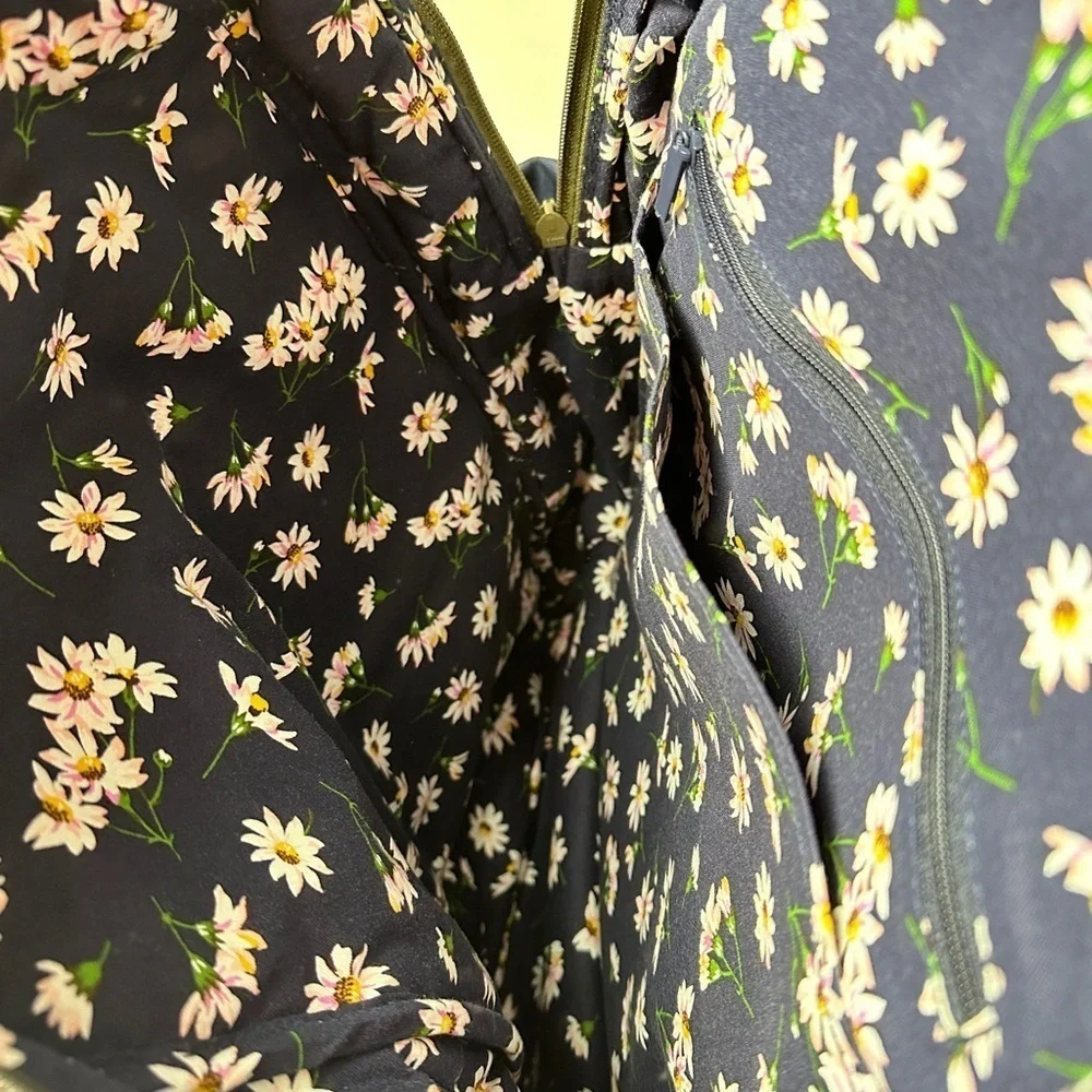 Vera Bradley Navy Daisy Color Block Utility Backpack with flower lining (NEW)